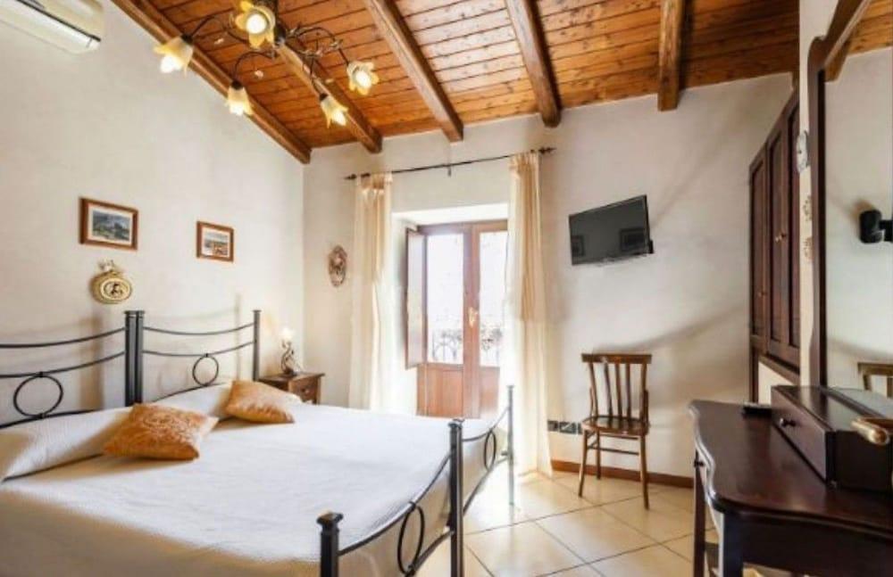 Casa Al Centro Storico Bed & Breakfast Nicolosi Exterior photo